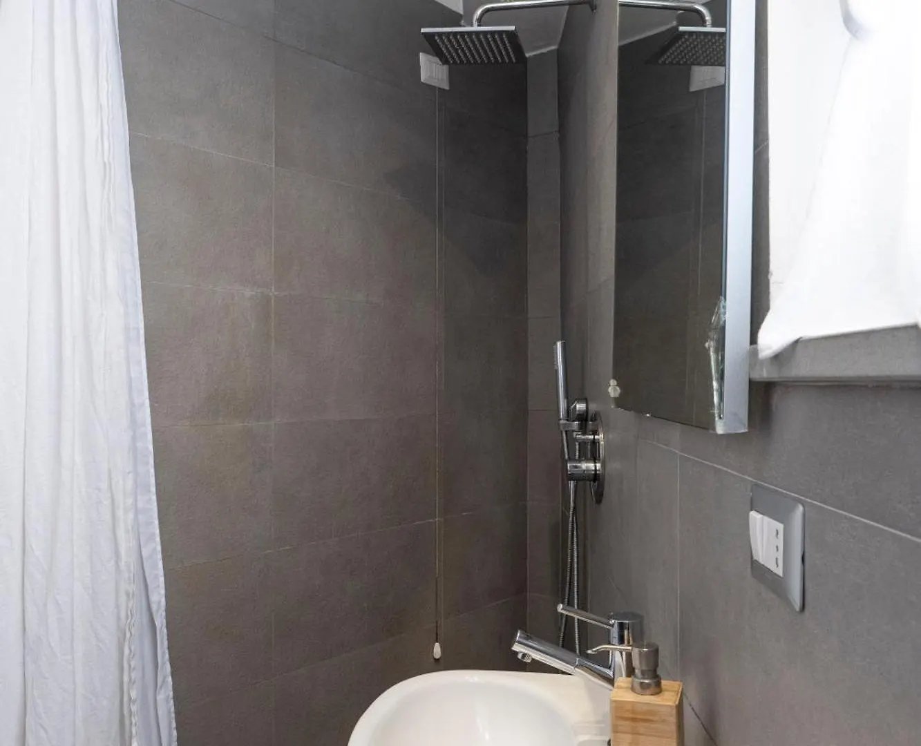 Dream Garden City Center On Subway 10 Guest Milán Apartamento